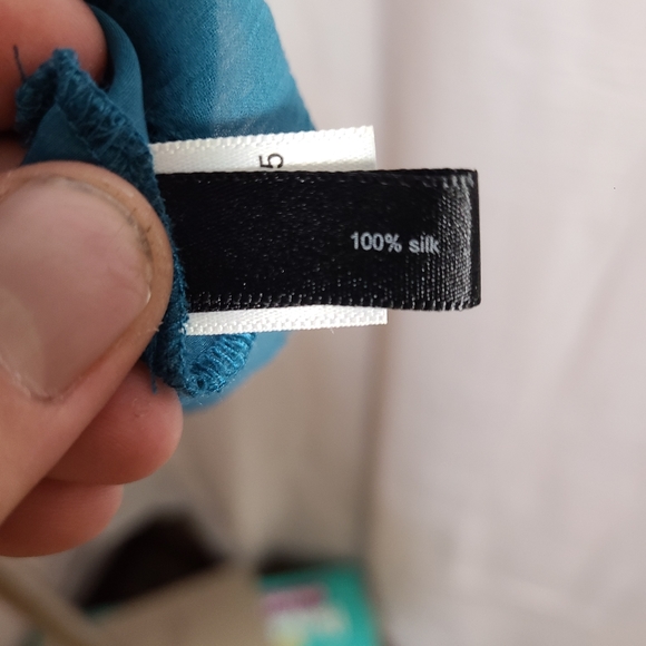 The Limited 100% silk blouse - Picture 5 of 7